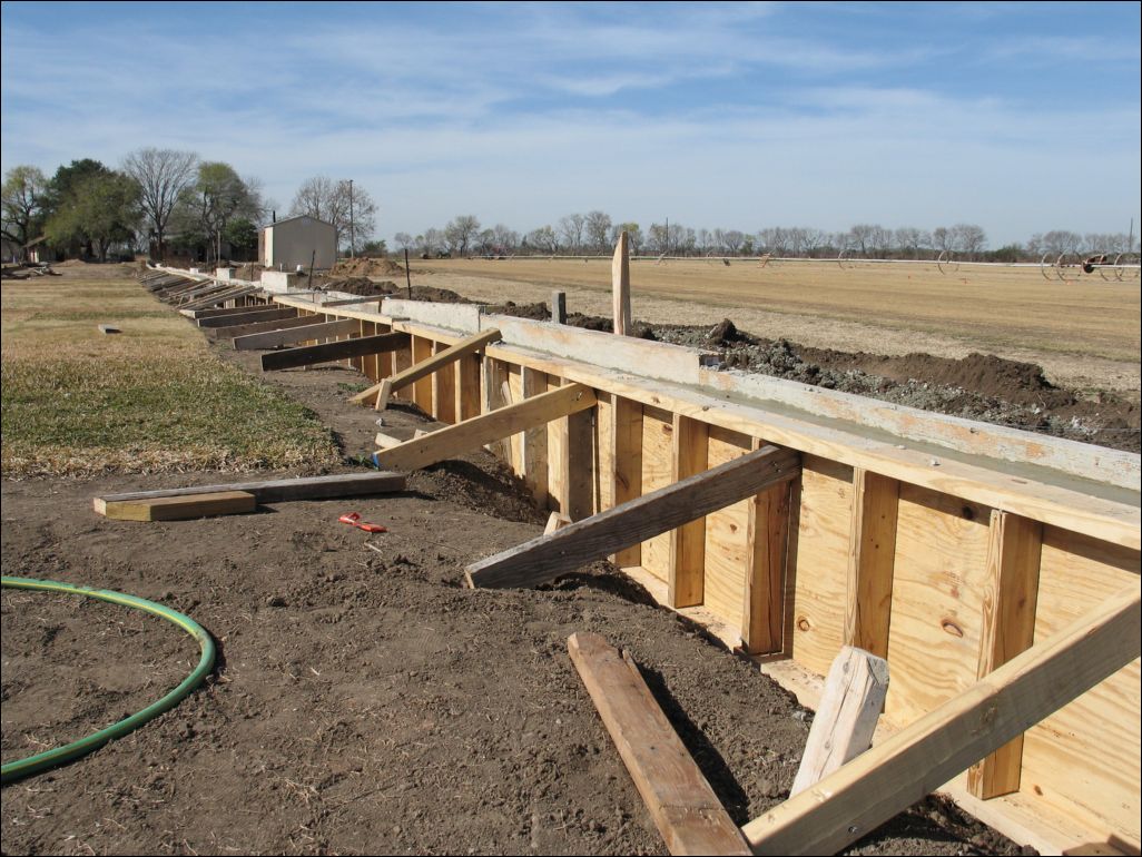 This slideshow contains images of various stages of construction of the concrete beam used for the drought simulator.