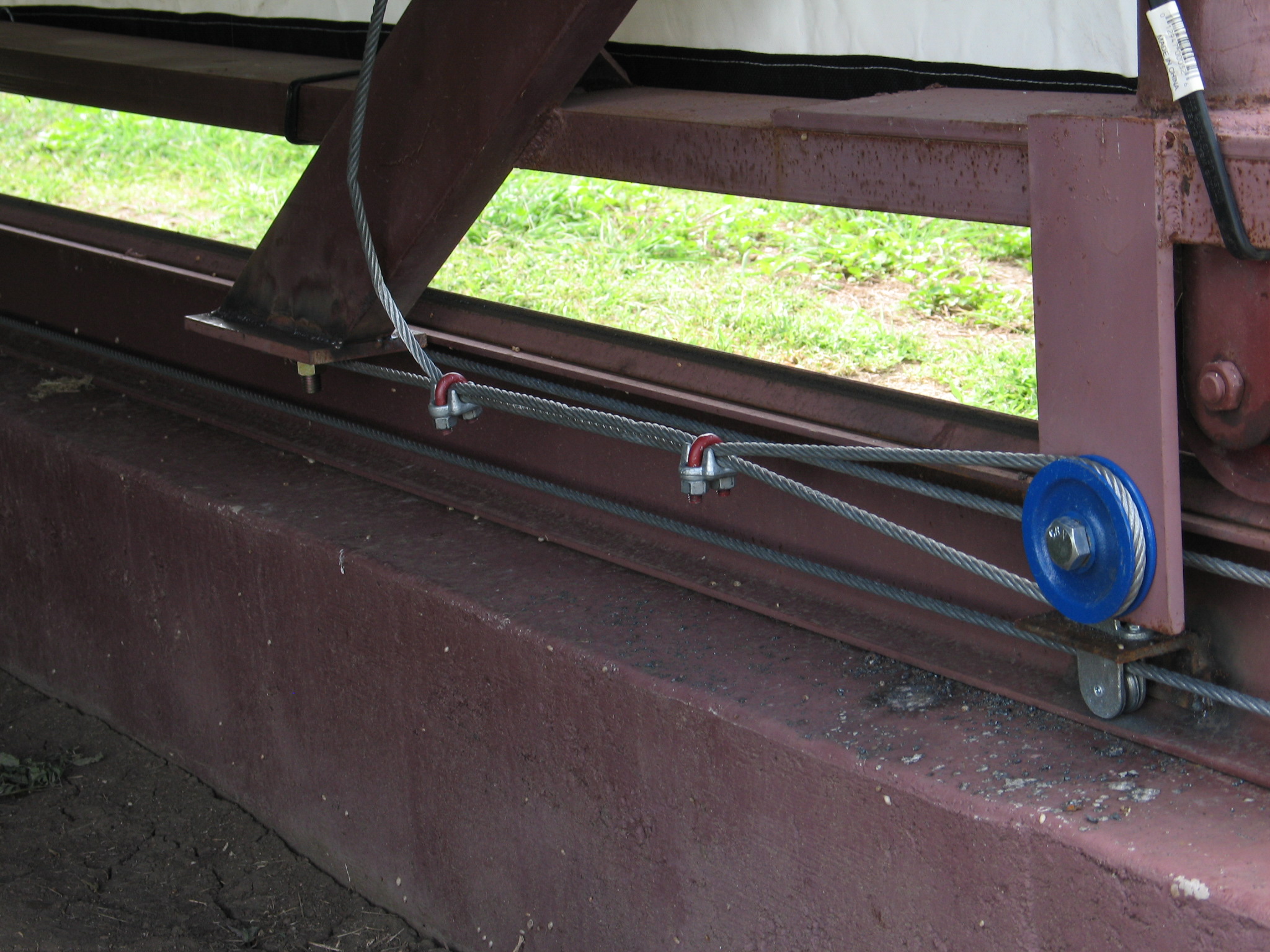 This slideshow presents the rainout shelter's components, such as the rail and wheels, structure, cables, and rain meter.